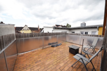 DIETZ: FREIWERDENDE 3 Wohnungen in 2 Häusern inklusive 3 Garagen, Innenhof und Garten Schaafheim - 2-Fam-Haus OG Dachterrasse (646886)