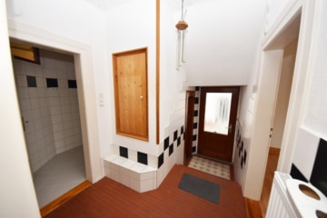 DIETZ: Ohne Mieter! 2-Familienhaus + Einfamilienhaus inklusive 3 Garagen, Innenhof und Garten! - 2-FH EG Diele Treppenaufg. (656537)