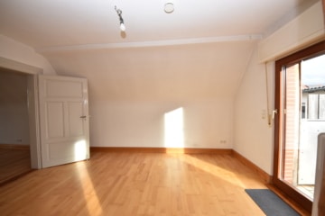 DIETZ: Ohne Mieter! 2-Familienhaus + Einfamilienhaus inklusive 3 Garagen, Innenhof und Garten! - 2-FH OG Zimmer 3 Essen (656545)