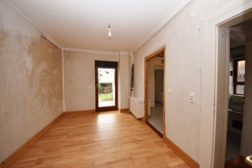 DIETZ: Ohne Mieter! 2-Familienhaus + Einfamilienhaus inklusive 3 Garagen, Innenhof und Garten! - 2-FH EG Zimmer 3 Essen (656536)