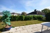 DIETZ: Walmdachbungalow mit Einlagerwohnung, Ausbaupotenzial im Dachgeschoss in beliebter Wohnlage! - Terrasse und Garten