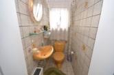 DIETZ: Walmdachbungalow mit Einlagerwohnung, Ausbaupotenzial im Dachgeschoss in beliebter Wohnlage! - WC für ihre Gäste