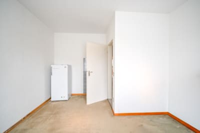 DIETZ: Gepflegter Bungalow in direkter Feldrandlage mit Keller, Garage und viel Platz in Ringheim! - Schlafzimmer 2 von 3 EG (701094)