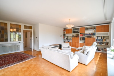 DIETZ: Gepflegter Bungalow in direkter Feldrandlage mit Keller, Garage und viel Platz in Ringheim! - Wohnzimmer EG (701087)