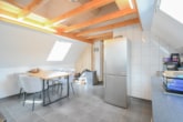 Esszimmer mit EBK - DIETZ: Gepflegtes 2-Zimmer-Apartment mit Einbauküche in Rodgau – Dudenhofen.