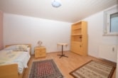 DIETZ: Kleine 2-Zimmer-Erdgeschosswohnung in Rödermark - Urberach! - Schlafzimmer 1 von 1