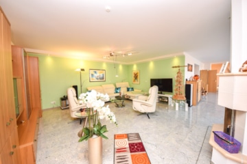 DIETZ: Einzigartiges Architektenhaus mit Einliegerwohnung, Pool und Gewerbehalle für Ihr Unternehmen - Offener Wohnbereich EG (659891)