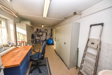 DIETZ: Einzigartiges Architektenhaus mit Einliegerwohnung, Pool und Gewerbehalle für Ihr Unternehmen - Pooltechnik Hausanschluss (659915)