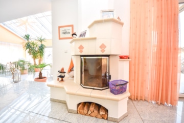 DIETZ: Einzigartiges Architektenhaus mit Einliegerwohnung, Pool und Gewerbehalle für Ihr Unternehmen - Kachelofen (659893)