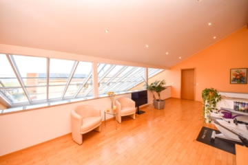 DIETZ: Einzigartiges Architektenhaus mit Einliegerwohnung, Pool und Gewerbehalle für Ihr Unternehmen - Galerie, Studio OG (659902)