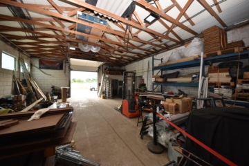 DIETZ: Wohn-und Geschäftshaus mit 817,73 qm Gesamtfläche! Genehmigte Bauvoranfrage für weiteren Bau! - Teilansicht Halle (644245)