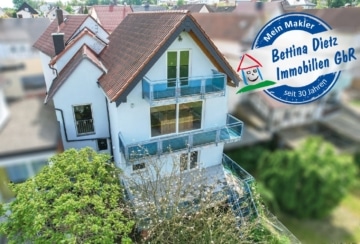 DIETZ: Großes 1-2 Familien Mehrgenerationshaus in Feldrandlage mit Garten und 3 Balkonen!, 35415 Pohlheim, Einfamilienhaus