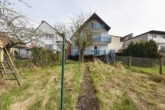 DIETZ: 1-2 Familien Mehrgenerationshaus in Feldrandlage mit Garten! - Hintere Hausansicht