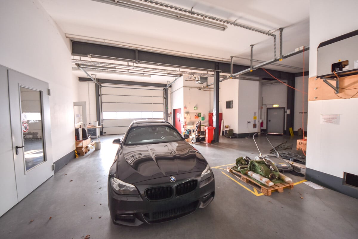 Einfahrt Halle EG