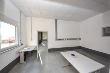 DIETZ: Hochwertiges Lager- und Produktionsgebäude für Ihr repräsentatives Unternehmen! - Lagerraum EG (659952)