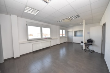 DIETZ: Hochwertiges Lager- und Produktionsgebäude für Ihr repräsentatives Unternehmen! - Büro OG (659964)