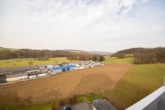 6498-lang7#Herrlicher Ausblick - DIETZ: Modernisierte 2-Zimmer-Wohnung im 7. Obergeschoss mit Balkon in Bad-König! Neue Einbauküche, Kellerraum, Balkon