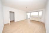 6498-lang3#Wohnzimmer mit Zugang Balkon - DIETZ: Modernisierte 2-Zimmer-Wohnung im 7. Obergeschoss mit Balkon in Bad-König! Neue Einbauküche, Kellerraum, Balkon