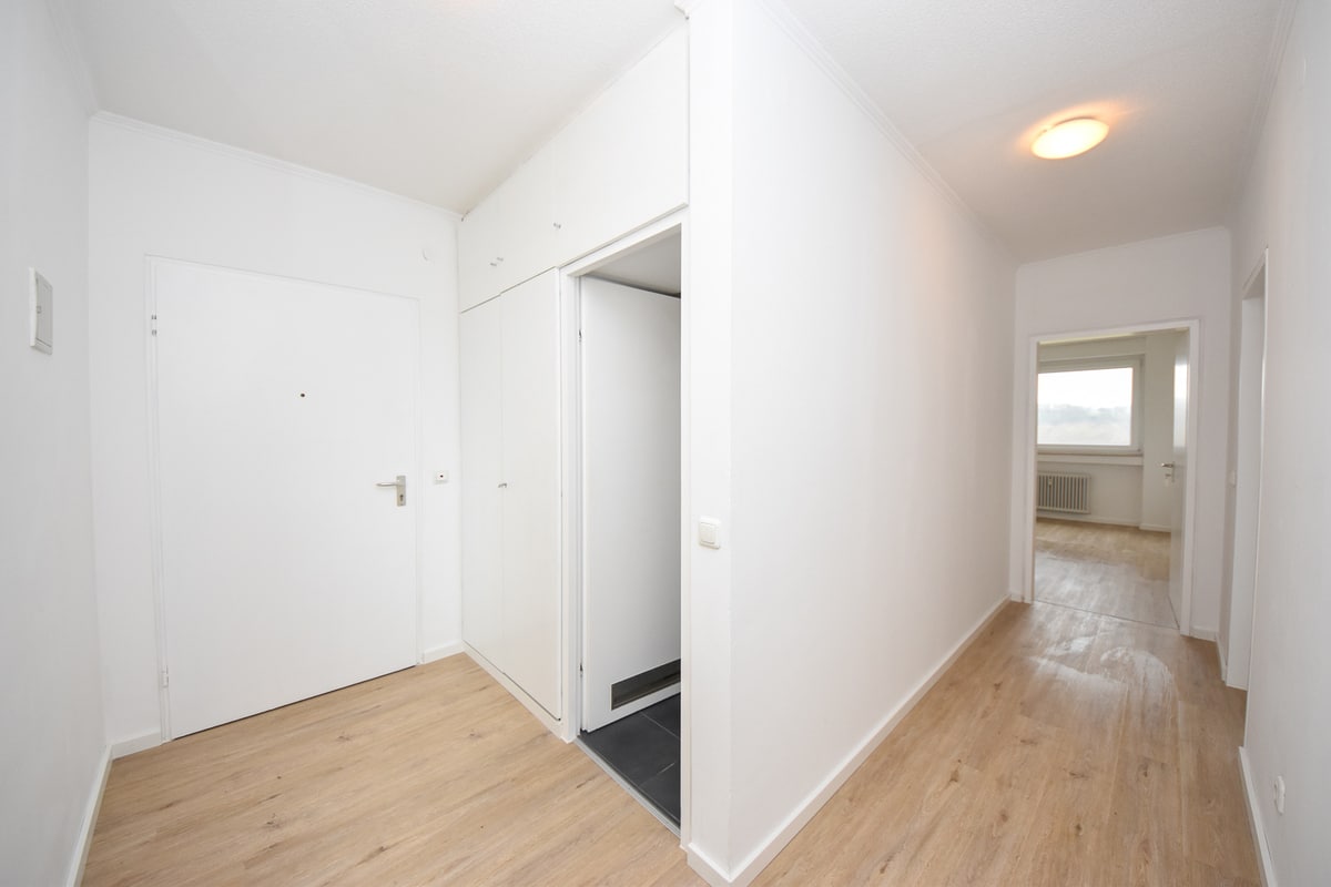 6498-lang18#Diele mit Einbauschrank