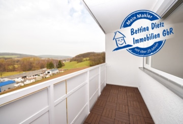 DIETZ: Modernisierte 2-Zimmer-Wohnung im 7. Obergeschoss mit Balkon in Bad-König! Neue Einbauküche, Kellerraum, Balkon, 64732 Bad König, Etagenwohnung zur Miete