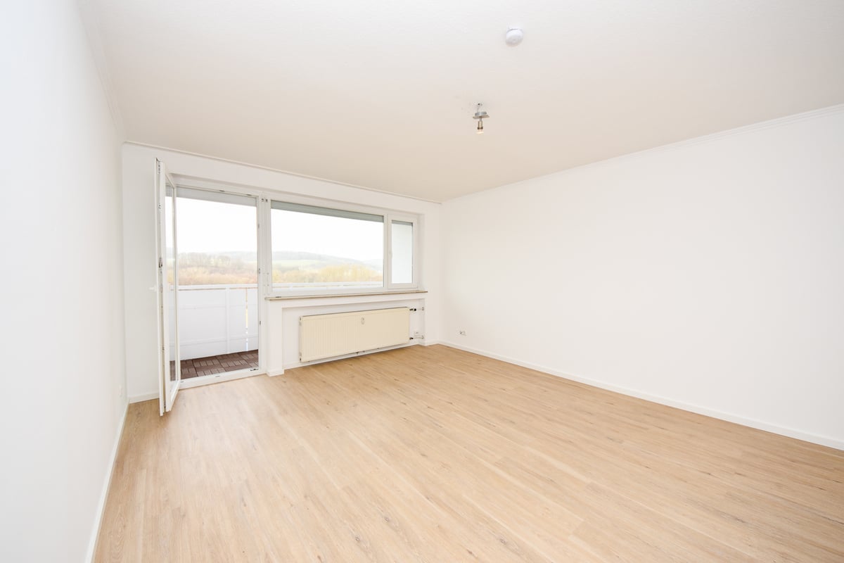 Wohnzimmer mit Zugang Balkon