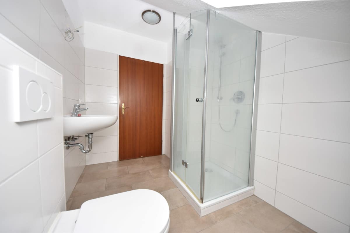 Tageslichtbad mit Dusche2