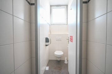 DIETZ! Büro-, Praxis oder sonstige Gewerberäume – zentrale Lage von Babenhausen! Fitnessstudio im EG - WC 2. OG (664026)