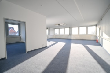 DIETZ! Büro-, Praxis oder sonstige Gewerberäume – zentrale Lage von Babenhausen! Fitnessstudio im EG - Büro 2. OG (663997)