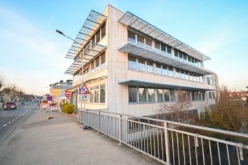 DIETZ! Büro-, Praxis oder sonstige Gewerberäume – zentrale Lage von Babenhausen! Fitnessstudio im EG - Außenansicht (663987)