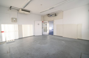 DIETZ! Büro-, Praxis oder sonstige Gewerberäume – zentrale Lage von Babenhausen! Fitnessstudio im EG - Büro 2. OG (664004)