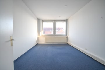 DIETZ! Büro-, Praxis oder sonstige Gewerberäume – zentrale Lage von Babenhausen! Fitnessstudio im EG - Büro 2. OG (663995)