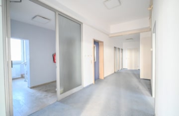 DIETZ! Büro-, Praxis oder sonstige Gewerberäume – zentrale Lage von Babenhausen! Fitnessstudio im EG - Flur 2. OG (664007)