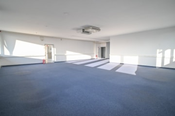 DIETZ! Büro-, Praxis oder sonstige Gewerberäume – zentrale Lage von Babenhausen! Fitnessstudio im EG - Büro 2. OG (664000)