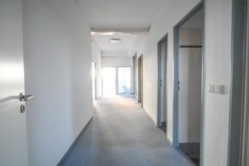 DIETZ! Büro-, Praxis oder sonstige Gewerberäume – zentrale Lage von Babenhausen! Fitnessstudio im EG - Flur 2. OG (664011)