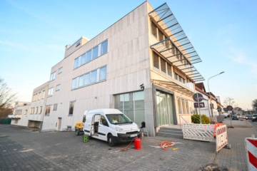 DIETZ! Büro-, Praxis oder sonstige Gewerberäume – zentrale Lage von Babenhausen! Fitnessstudio im EG - Außenansicht (663988)