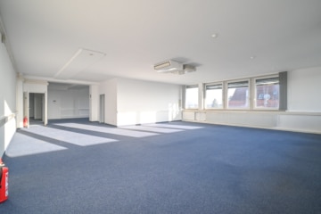 DIETZ! Büro-, Praxis oder sonstige Gewerberäume – zentrale Lage von Babenhausen! Fitnessstudio im EG - Büro 2. OG (664001)