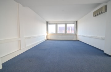 DIETZ! Büro-, Praxis oder sonstige Gewerberäume – zentrale Lage von Babenhausen! Fitnessstudio im EG - Büro 2. OG (663991)