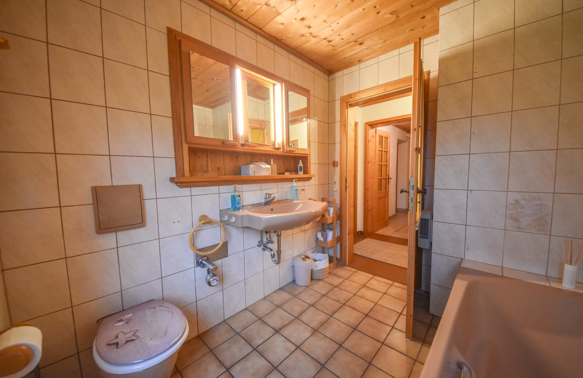 Tageslicht Badezimmer mit Wanne