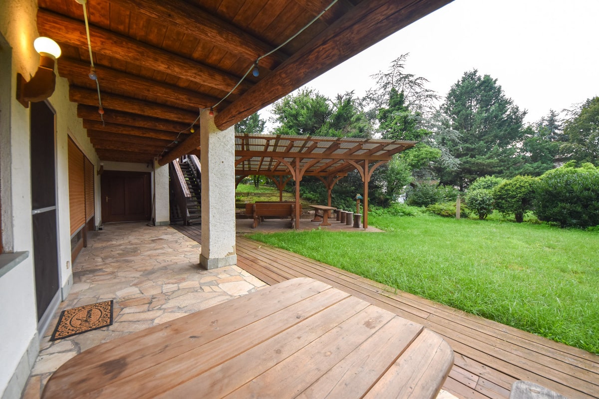 überdachte Terrasse