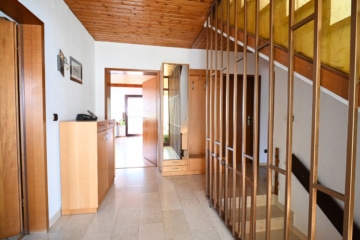 Familienfreundliches Einfamilienhaus in charmanter Lage von Reinheim-Überau! - Eingangsbereich (637918)