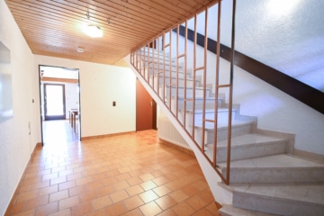 Familienfreundliches Einfamilienhaus in charmanter Lage von Reinheim-Überau! - Großer Flur KG (637933)