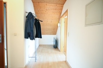 Familienfreundliches Einfamilienhaus in charmanter Lage von Reinheim-Überau! - Flur DG (637929)