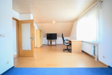 Familienfreundliches Einfamilienhaus in charmanter Lage von Reinheim-Überau! - Wohn und Essbereich DG (637928)