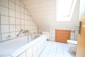 Familienfreundliches Einfamilienhaus in charmanter Lage von Reinheim-Überau! - TGL-Bad mit Wanne (637925)