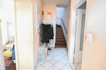 DIETZ: RESERVIERT! Einfamilienhaus mit Balkon in unmittelbarer Nähe der Dieburger Fußgängerzone! - Diele EG (642035)