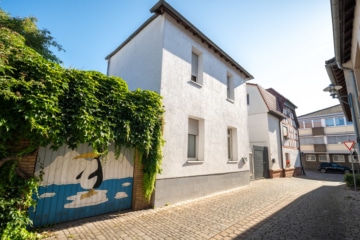 DIETZ: RESERVIERT! Einfamilienhaus mit Balkon in unmittelbarer Nähe der Dieburger Fußgängerzone! - Außenansicht (642032)