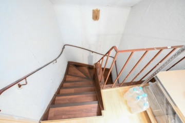 DIETZ: RESERVIERT! Einfamilienhaus mit Balkon in unmittelbarer Nähe der Dieburger Fußgängerzone! - Treppenaufgang OG (642060)