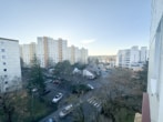 Blick vom Balkon - DIETZ: Provisionsfreie 4 Zi. ETW im 5. OG mit Aufzug, Loggia, Keller, eigener Garage! SOFORT FREI!