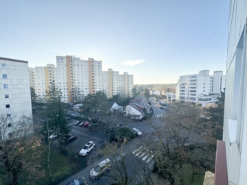 DIETZ: Provisionsfreie 4 Zi. ETW im 5. OG mit Aufzug, Loggia, Keller, eigener Garage! SOFORT FREI! - Blick vom Balkon (641941)
