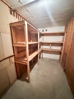 DIETZ: Provisionsfreie 4 Zi. ETW im 5. OG mit Aufzug, Loggia, Keller, eigener Garage! SOFORT FREI! - Eigener Kellerraum (641952)